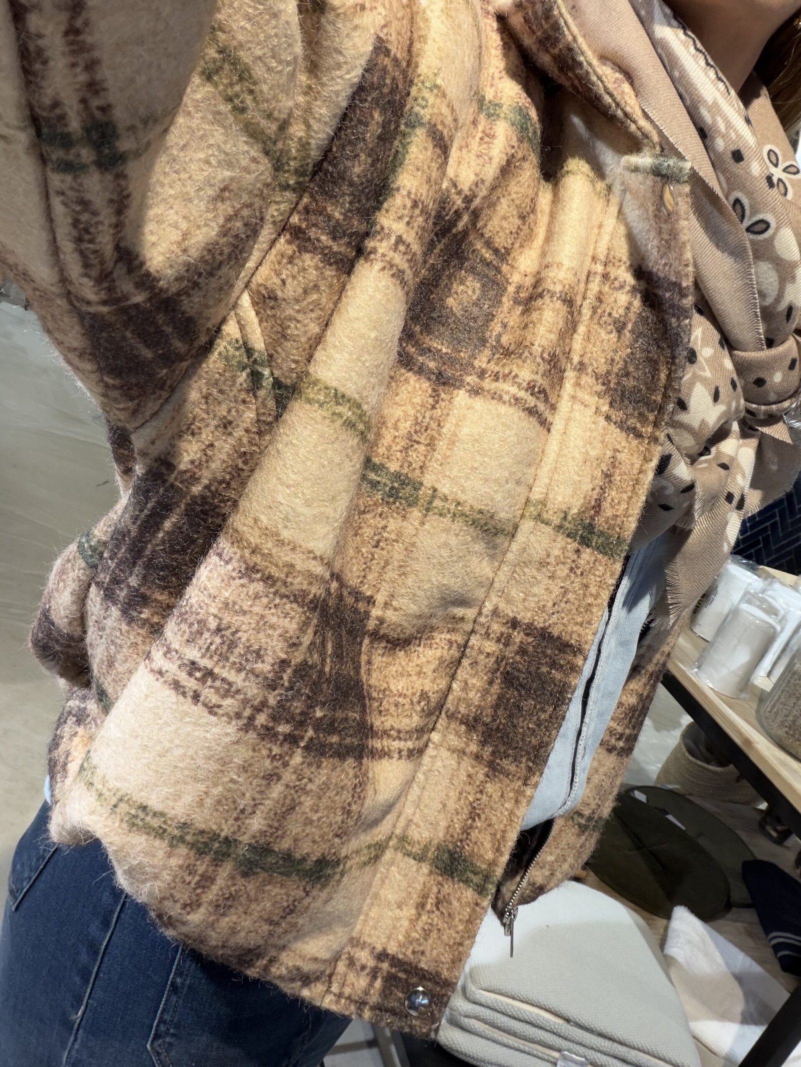 Blouson en tartan beige zippé